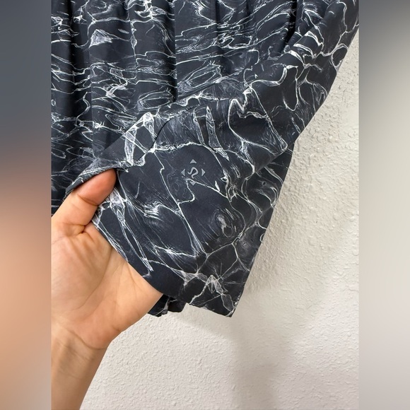 Lululemon Channel Cross Swim Short *5" Size L - Picture 4 of 9